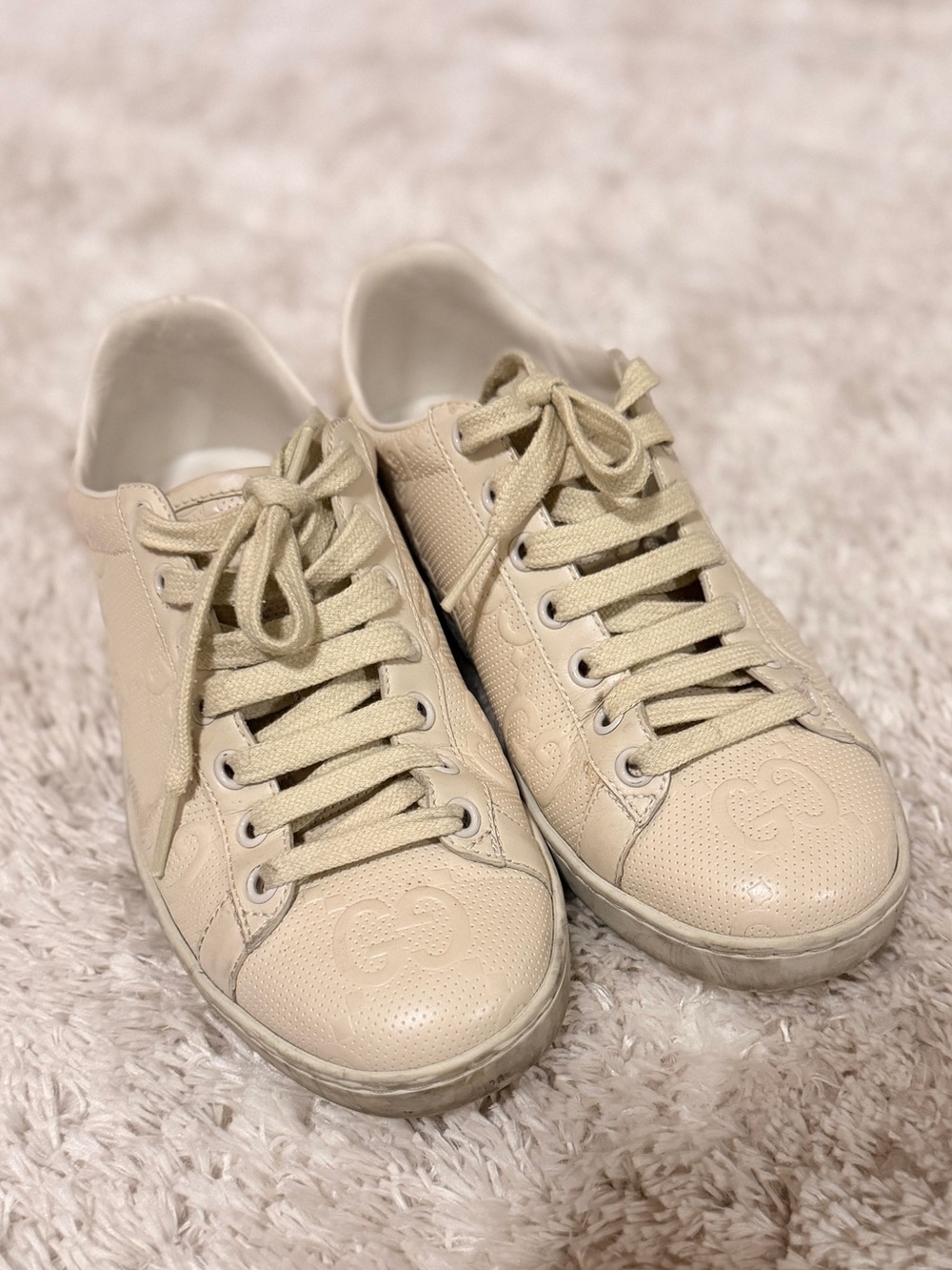Gucci Cream Leather Low-Top Sneakers with Embossed Double G